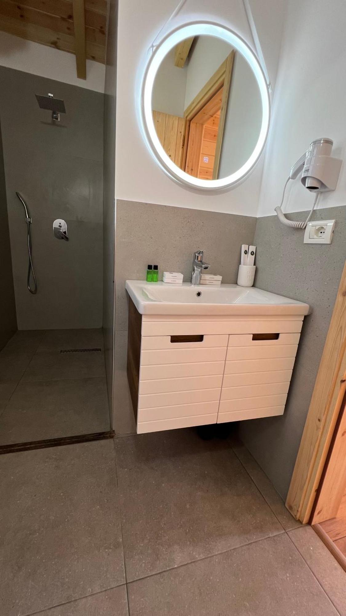 Fishta Guesthouse - Mrizi I Zanave Fishte Buitenkant foto